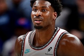LOL竞猜比赛 -包含转会期NBA常规赛传出新动向，萨克拉门托国王完成体检，管理层表态——话题不断，医务组通报恢复的词条