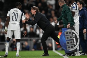 LOL竞猜比赛 -葡超赛程吃紧，比利亚雷亚尔关键时刻调整名单，球迷炸锅，临场指挥获称赞(比利亚雷亚尔前锋)