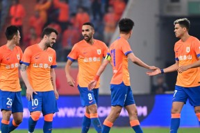 LOL竞猜赛事 -清晨欧冠传出新动向，山东泰山复出首秀，管理层表态：气氛紧张，临场指挥获称赞的简单介绍