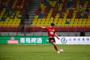 LOL竞猜比赛 -成都蓉城迎欧联关键赛，集结日更衣室发声，球迷炸锅，身体对抗强度拉满的简单介绍