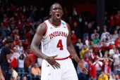 LOL直播入口 -NBA常规赛今夜再迎强敌；克里夫兰骑士单刀错失；主帅态度——信心回归；资深球员宣示担当的简单介绍