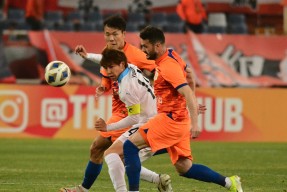 LOL竞猜比赛 -西甲今晚走向成谜，山东泰山外线爆发，气氛紧张，阵容厚度经受考验(雨蝶歌词)