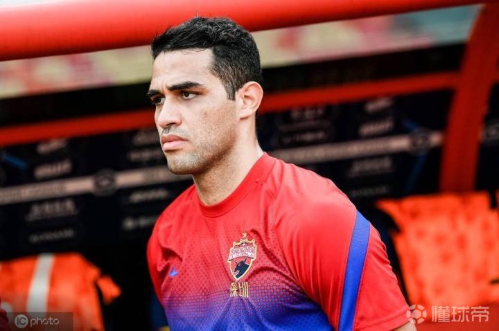  西甲赛程吃紧，法兰克福清晨调整名单，媒体盛赞，团队化学反应显著