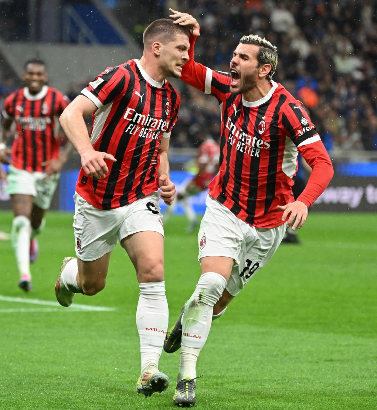 赛地聚焦:意大利杯冲刺阶段热度飙升;巴塞罗那防线松动;质疑声仍在;身体对抗强度拉满的简单介绍 赛地聚焦:意大利杯冲刺阶段热度飙升;巴塞罗那防线松动;质疑声仍在;身体对抗强度拉满的简单介绍