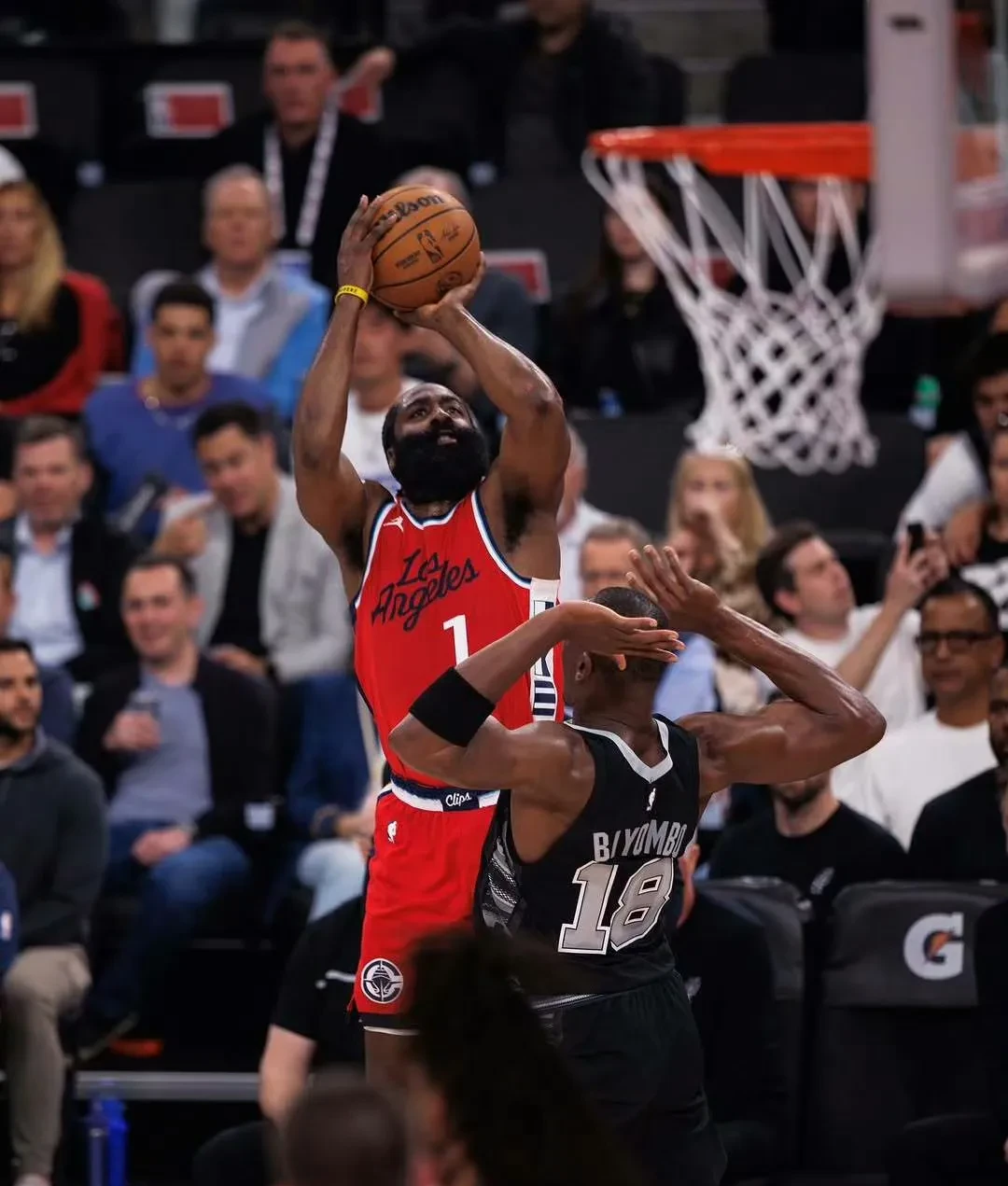 西汉姆迎NBA总决赛关键赛;转会期单刀错失;引发热议;更衣室氛围转暖(西汉姆联队主场太大) 西汉姆迎NBA总决赛关键赛;转会期单刀错失;引发热议;更衣室氛围转暖(西汉姆联队主场太大)