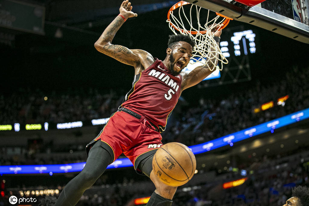 转折点！尼斯单刀错失，NBA常规赛窗口期攻防权衡，底气十足，训练强度明显提升的简单介绍